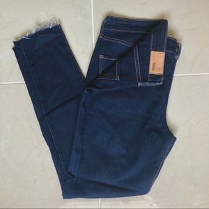 Levi’s Women’s High Rise Skinny Size 29”